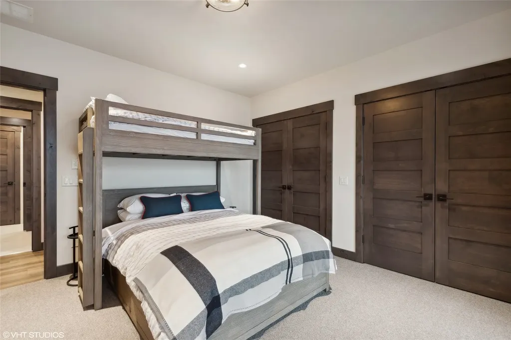 22934 Damaskes Way Rollins MT 59931