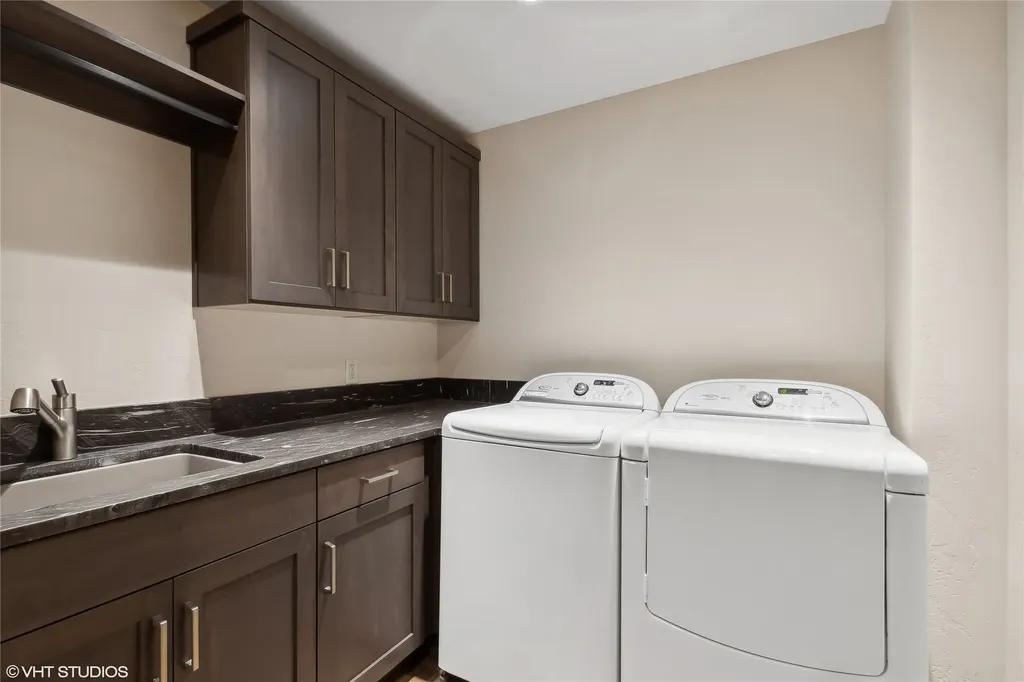 22934 Damaskes Way Rollins MT 59931