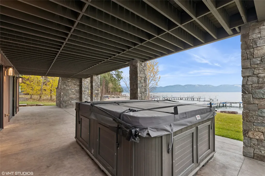 22934 Damaskes Way Rollins MT 59931