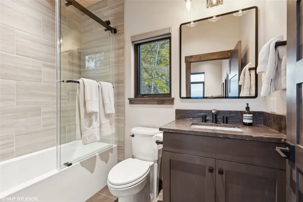 22934 Damaskes Way Rollins MT 59931
