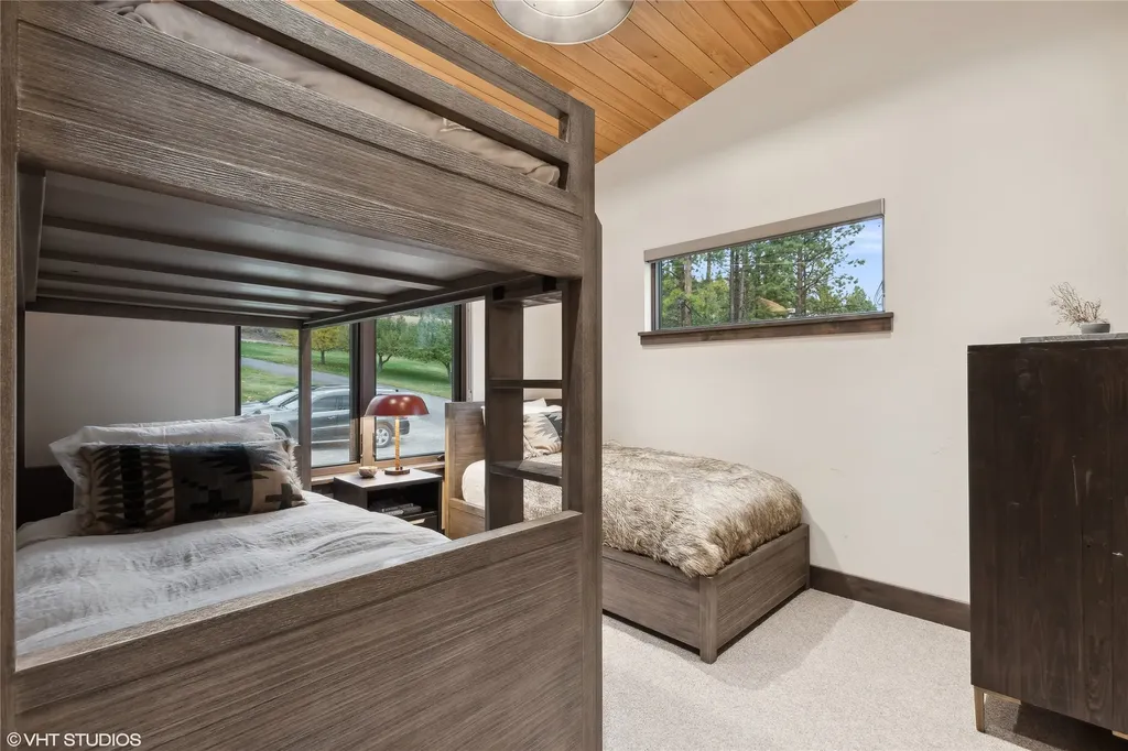 22934 Damaskes Way Rollins MT 59931