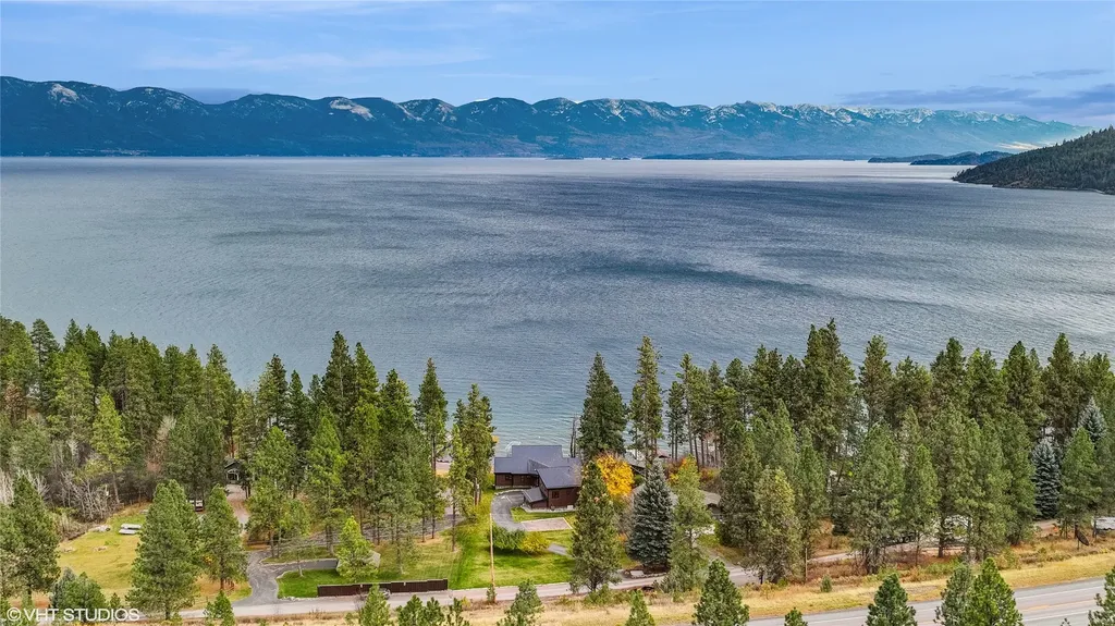 22934 Damaskes Way Rollins MT 59931
