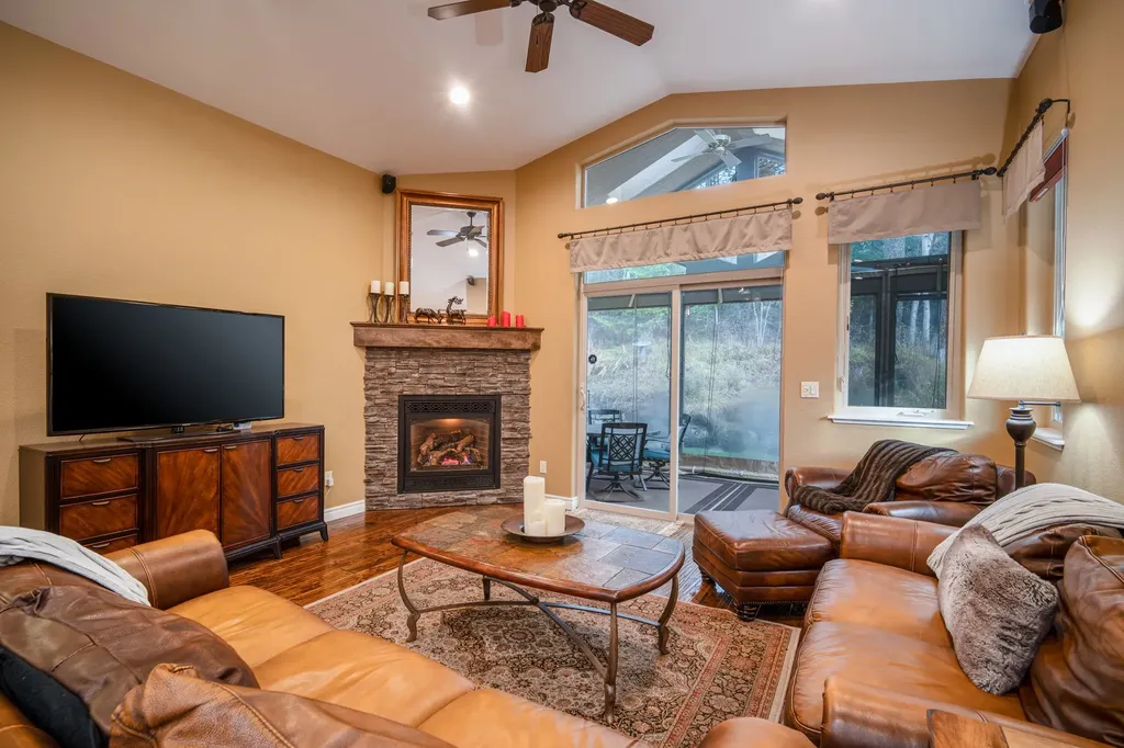 153 Oakmont Loop Columbia Falls MT 59912