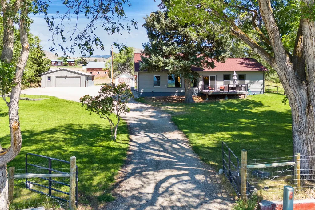 1420 Summerdale Road Corvallis MT 59828