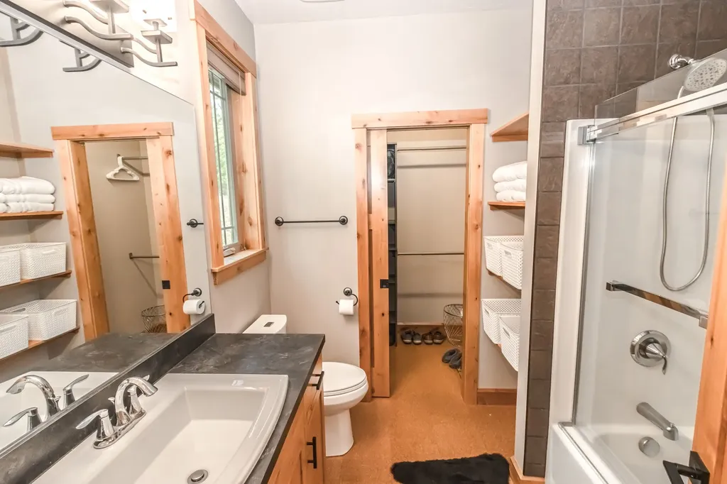 21208 Osprey Loop Rollins MT 59931