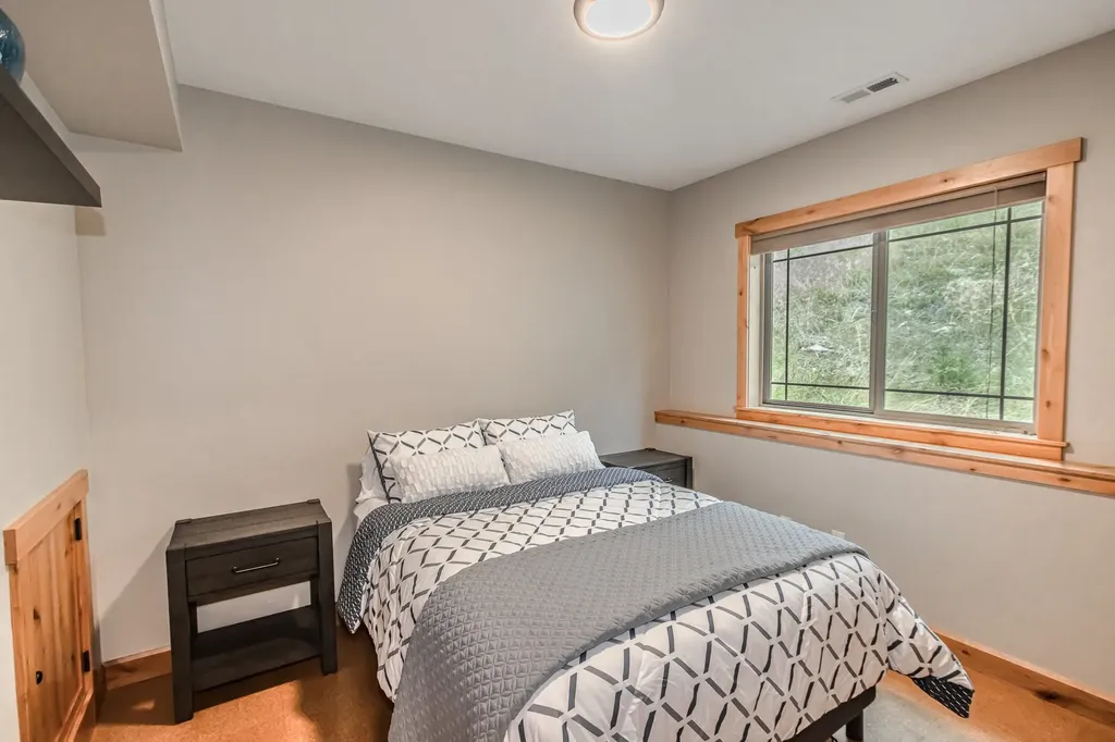 21208 Osprey Loop Rollins MT 59931