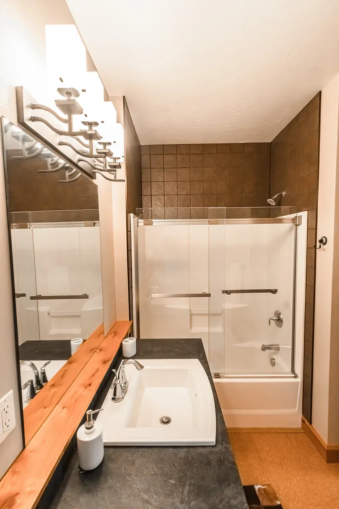 21208 Osprey Loop Rollins MT 59931
