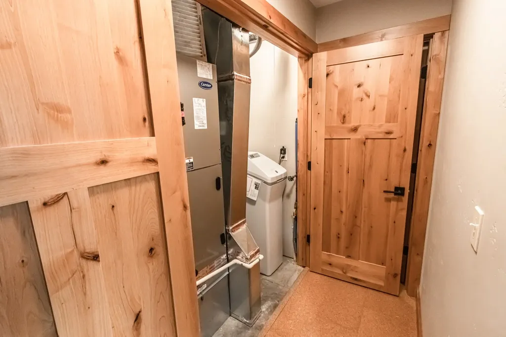 21208 Osprey Loop Rollins MT 59931