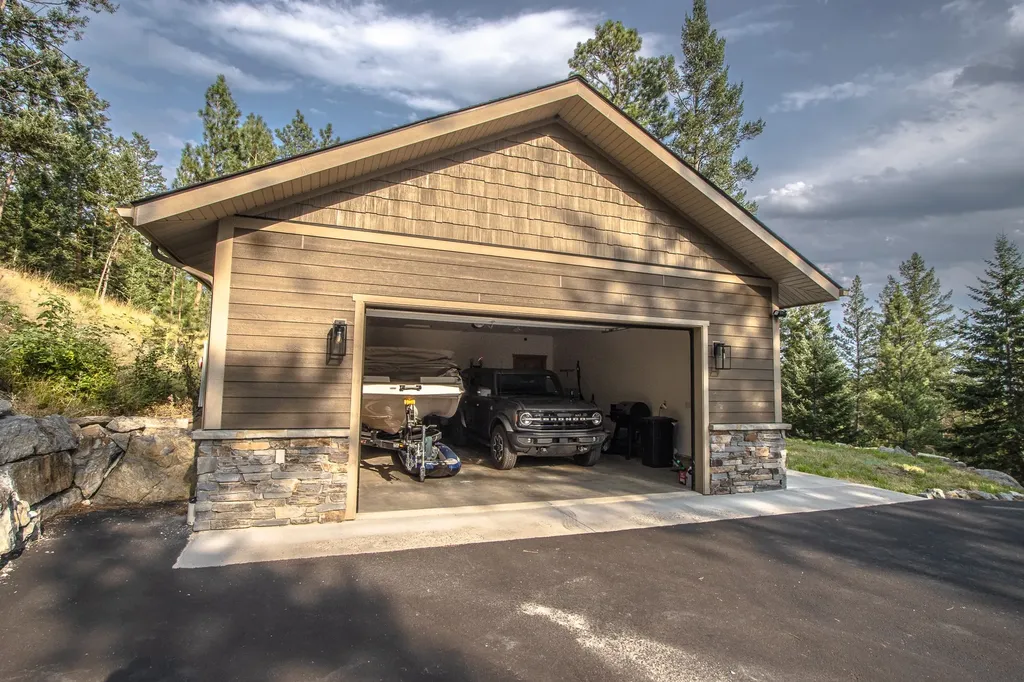 21208 Osprey Loop Rollins MT 59931