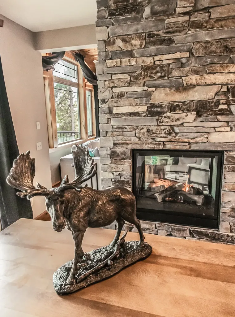 21208 Osprey Loop Rollins MT 59931