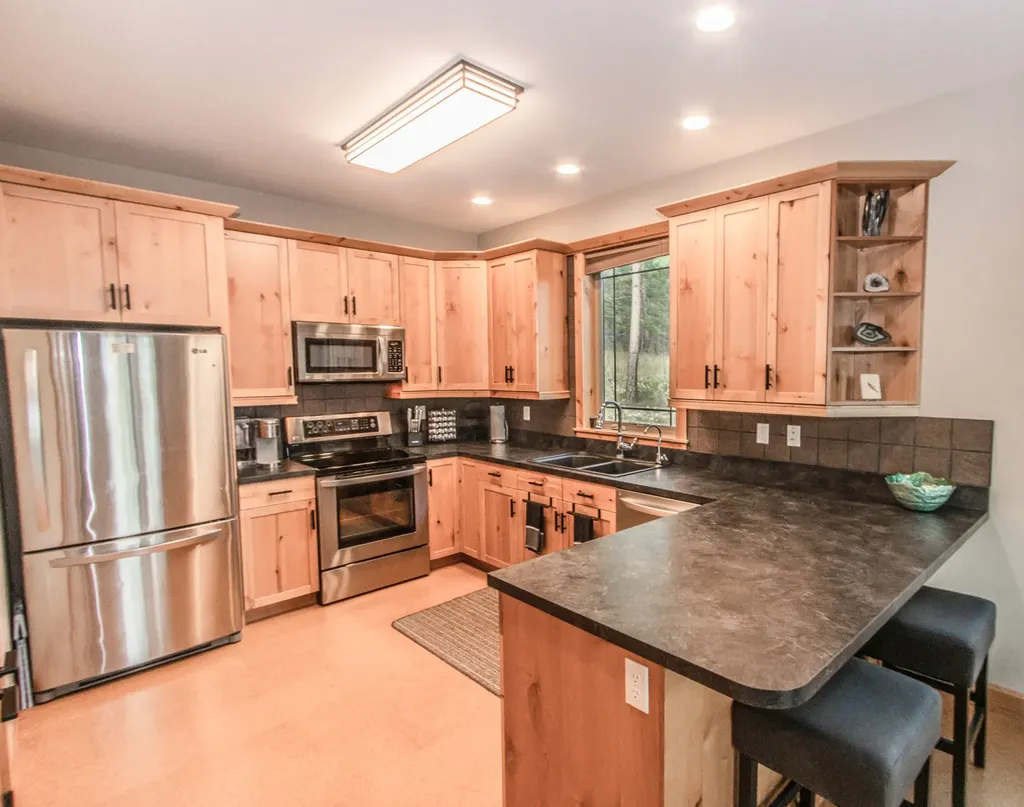 21208 Osprey Loop Rollins MT 59931