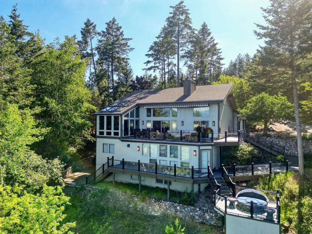 953 Angel Point Road Lakeside MT 59922