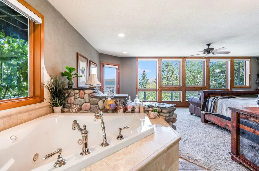 953 Angel Point Road Lakeside MT 59922
