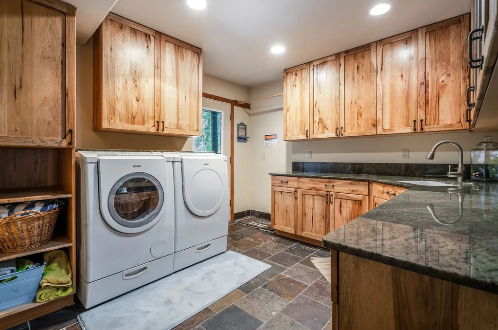953 Angel Point Road Lakeside MT 59922
