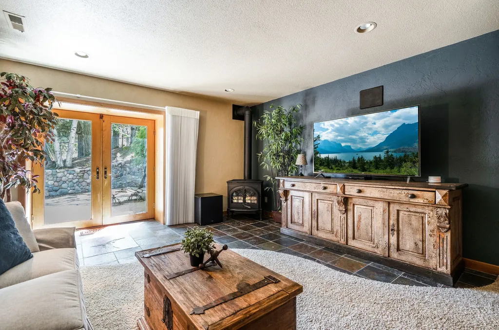 953 Angel Point Road Lakeside MT 59922