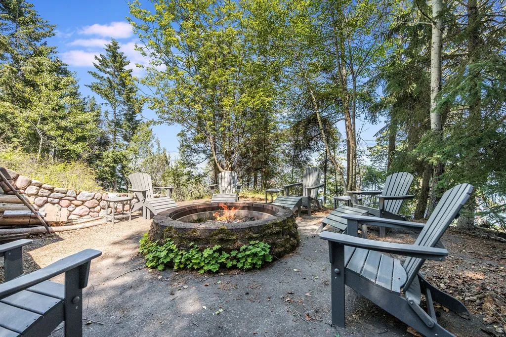 953 Angel Point Road Lakeside MT 59922