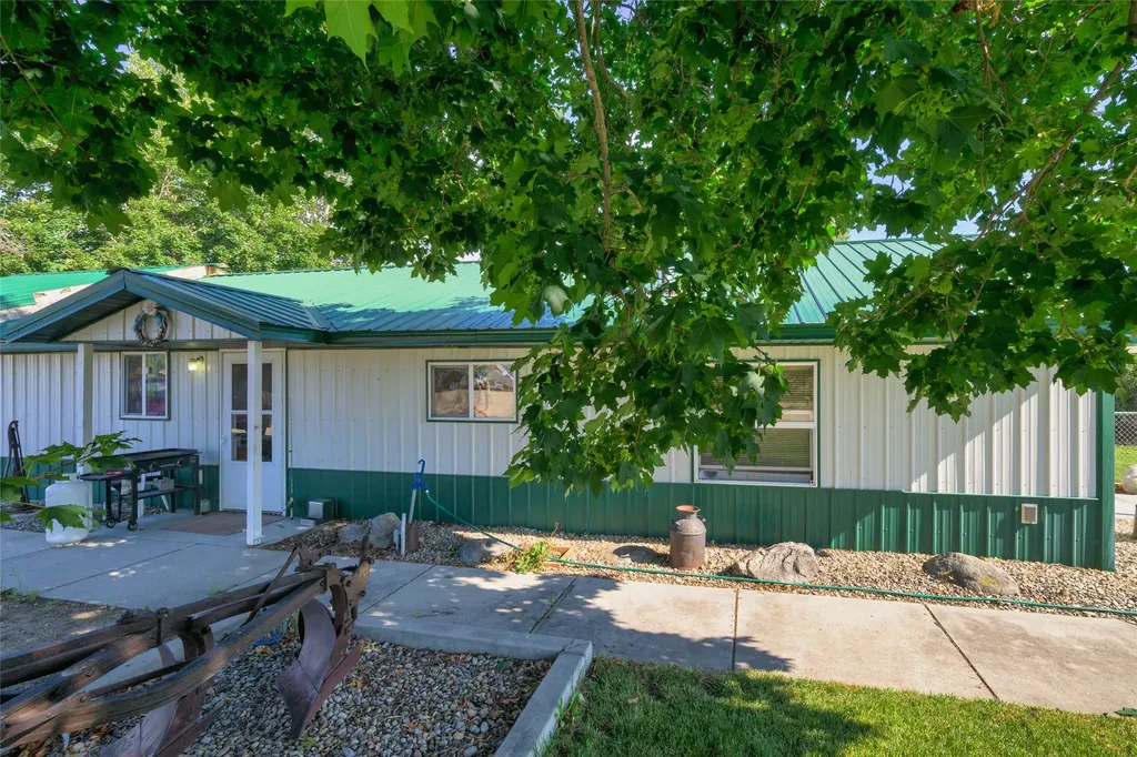 1033 Old Corvallis Road Corvallis MT 59828