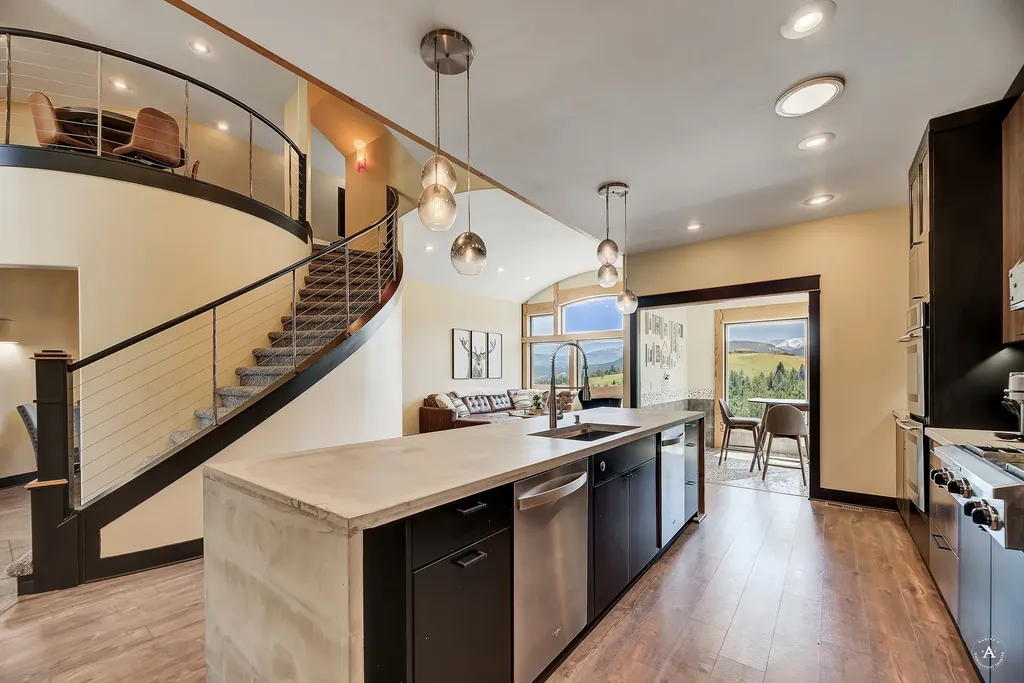 162 Jackson Creek Road Clancy MT 59634