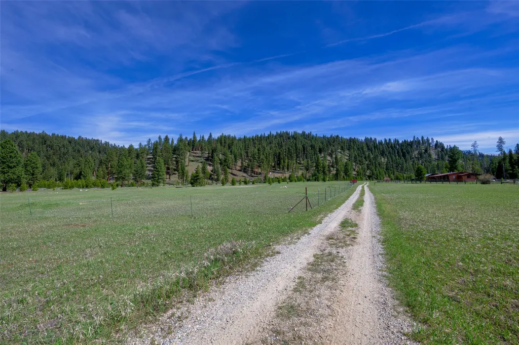 2766 E Fork Road Sula MT 59871