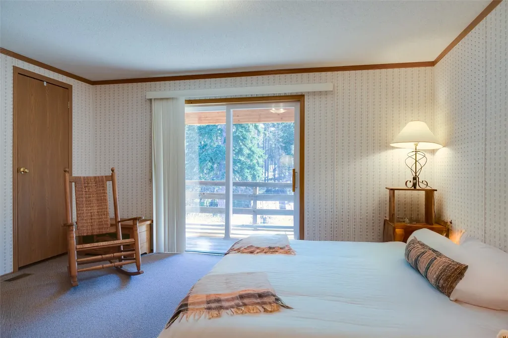 2766 E Fork Road Sula MT 59871