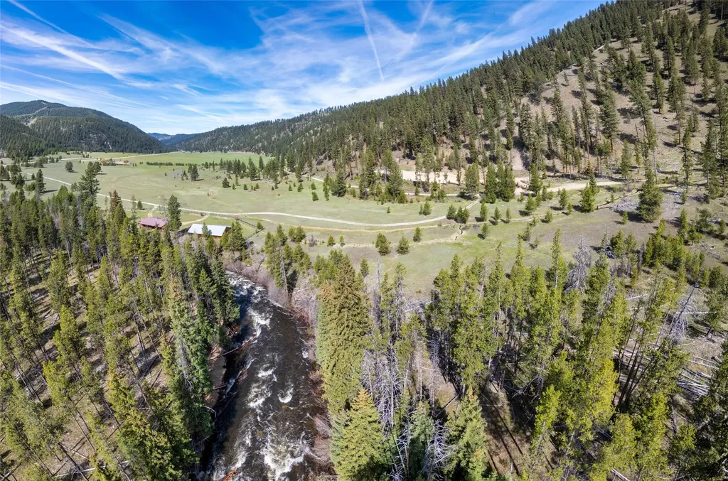 2766 E Fork Road Sula MT 59871