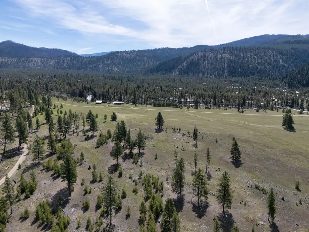 2766 E Fork Road Sula MT 59871