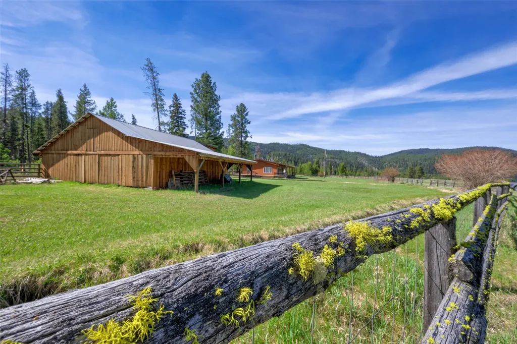 2766 E Fork Road Sula MT 59871