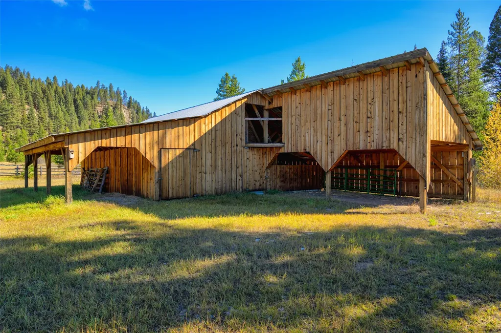 2766 E Fork Road Sula MT 59871