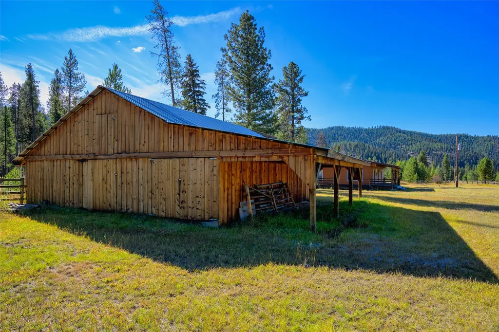 2766 E Fork Road Sula MT 59871