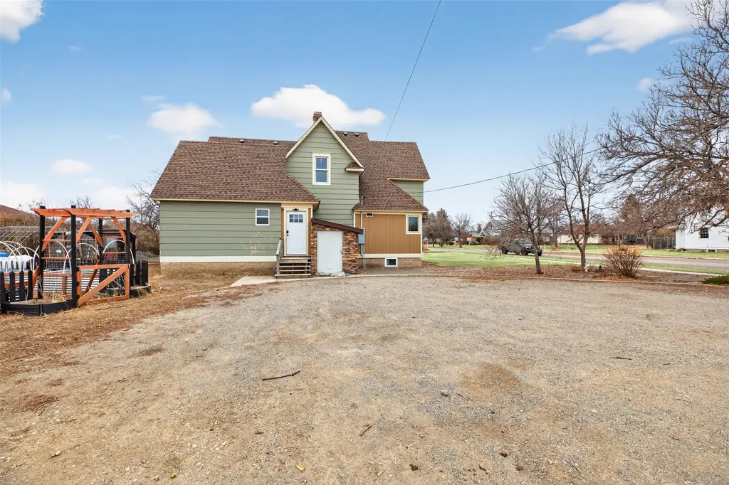 119 3rd Avenue S Stanford MT 59479