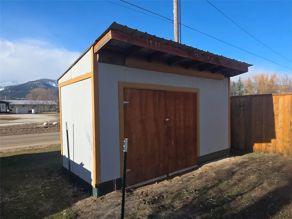 656 6th Avenue Victor MT 59875