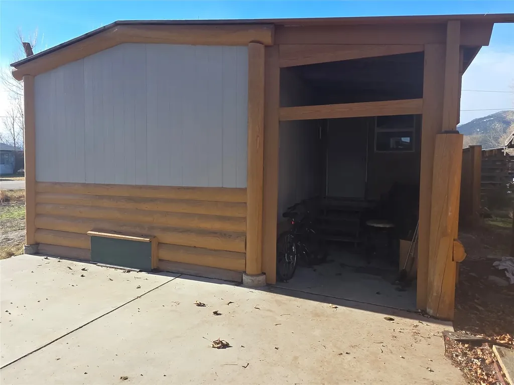 656 6th Avenue Victor MT 59875