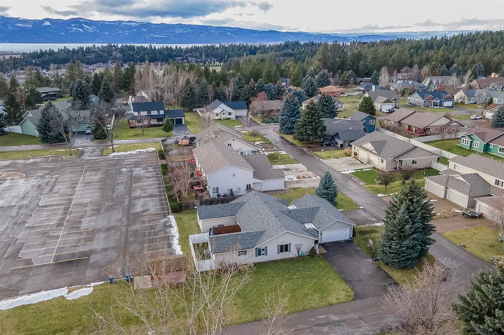 112 O'brien Terrace Bigfork MT 59911