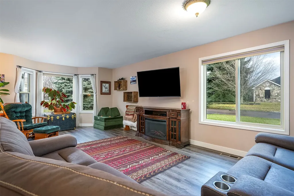 112 O'brien Terrace Bigfork MT 59911