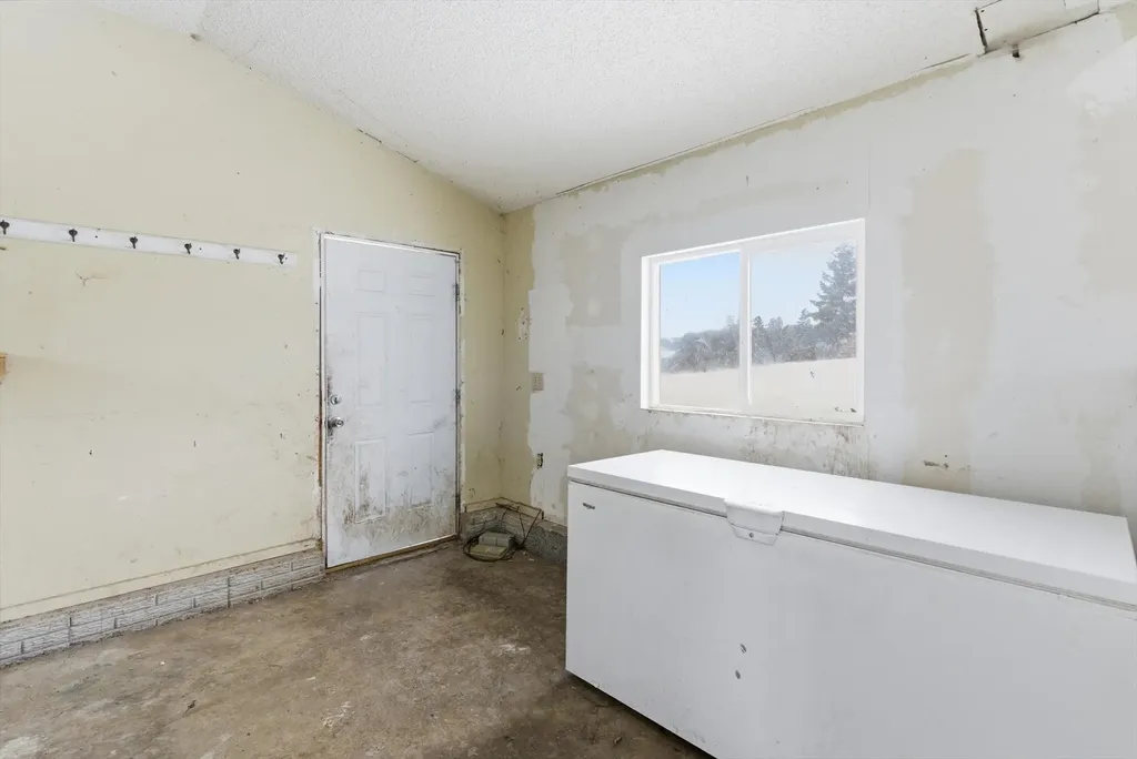 22250 Holy Cross Way Proctor MT 59929