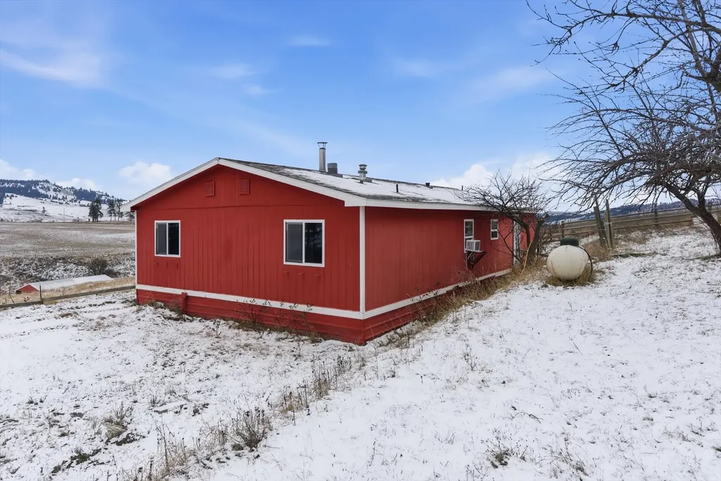 22250 Holy Cross Way Proctor MT 59929