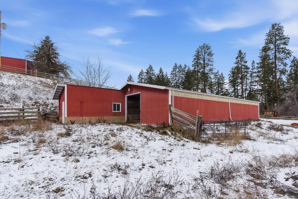 22250 Holy Cross Way Proctor MT 59929