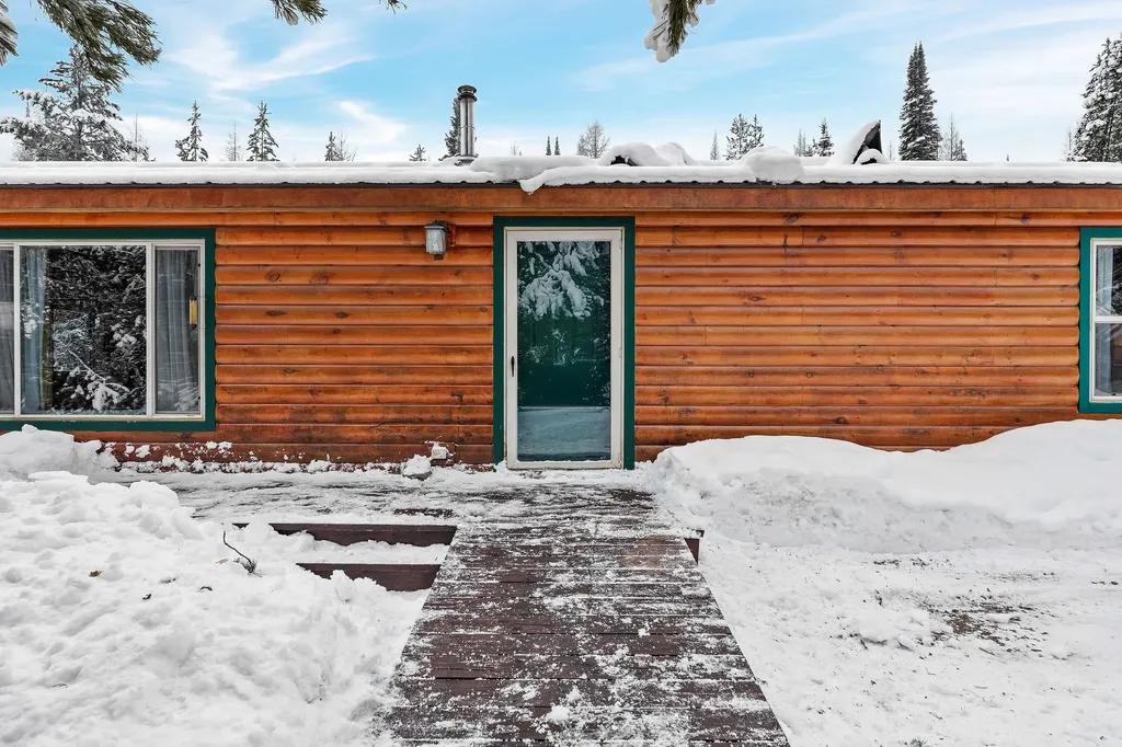 15633 North Fork Road Polebridge MT 59928