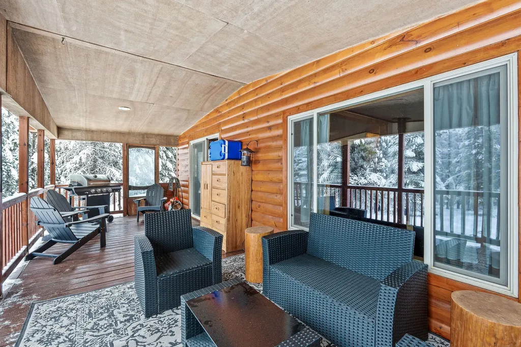 15633 North Fork Road Polebridge MT 59928