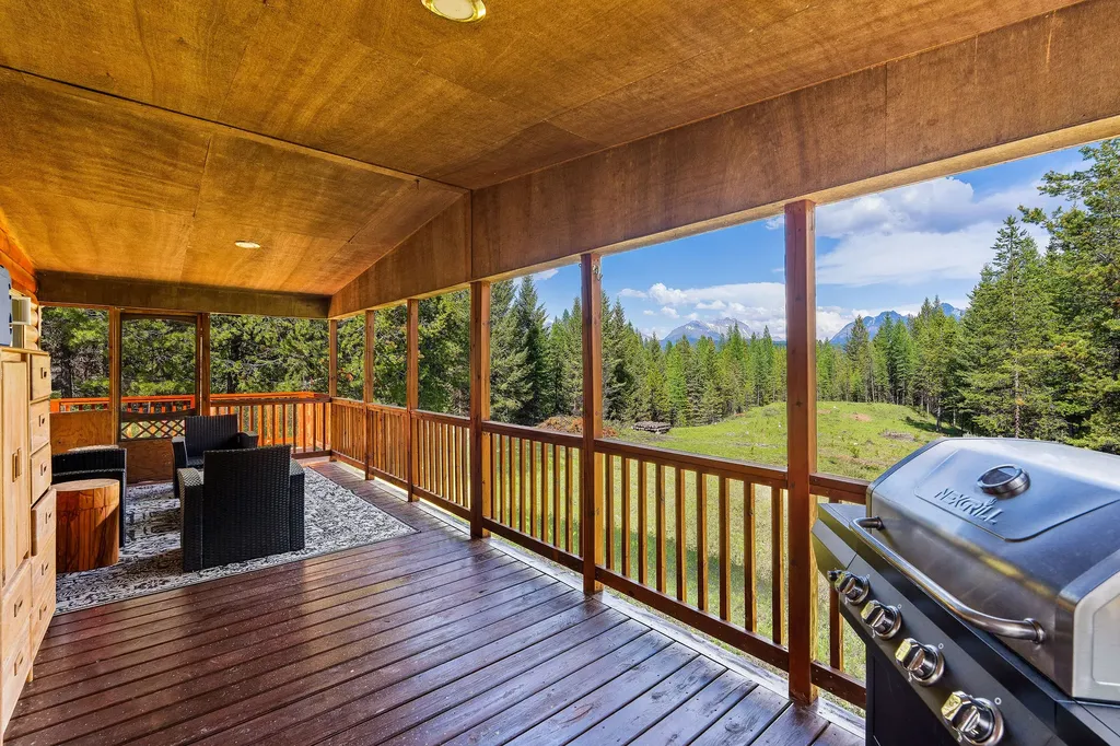 15633 North Fork Road Polebridge MT 59928