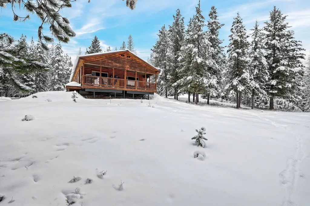 15633 North Fork Road Polebridge MT 59928