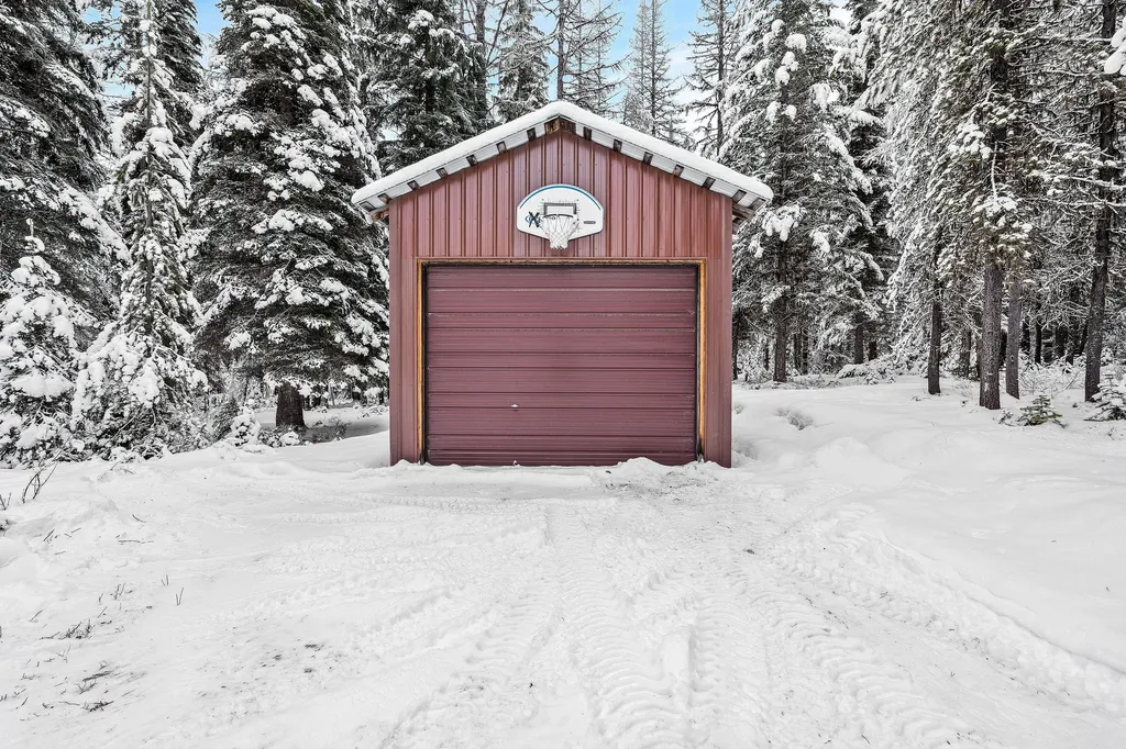 15633 North Fork Road Polebridge MT 59928