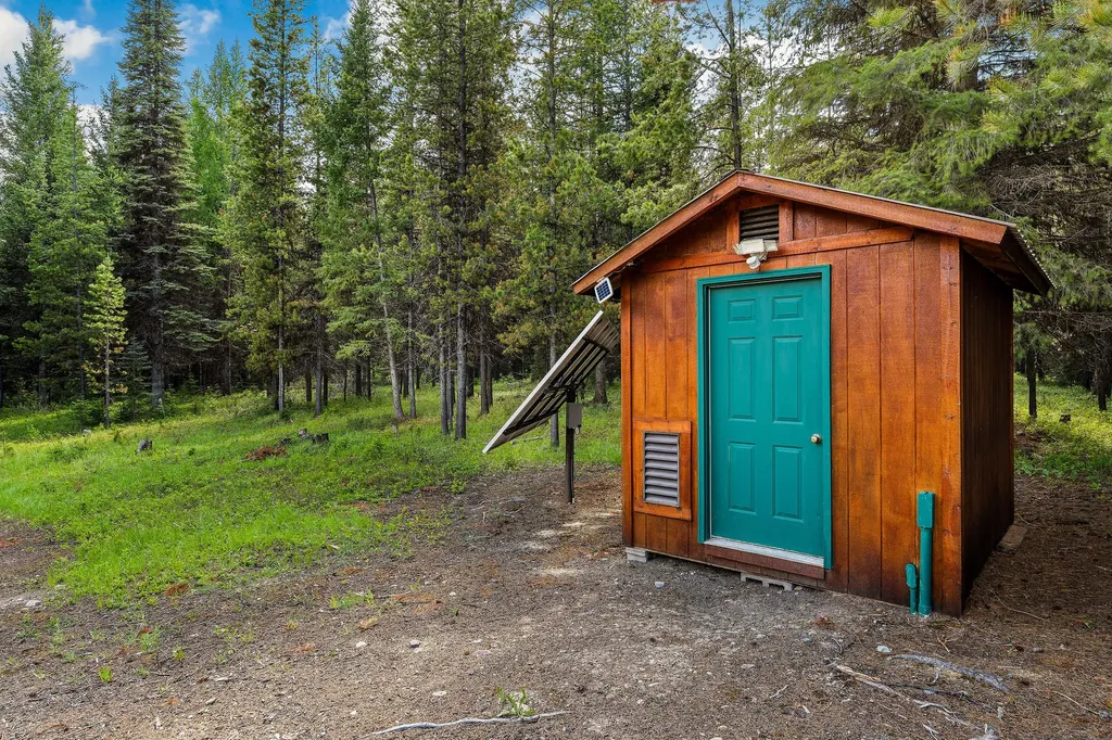 15633 North Fork Road Polebridge MT 59928