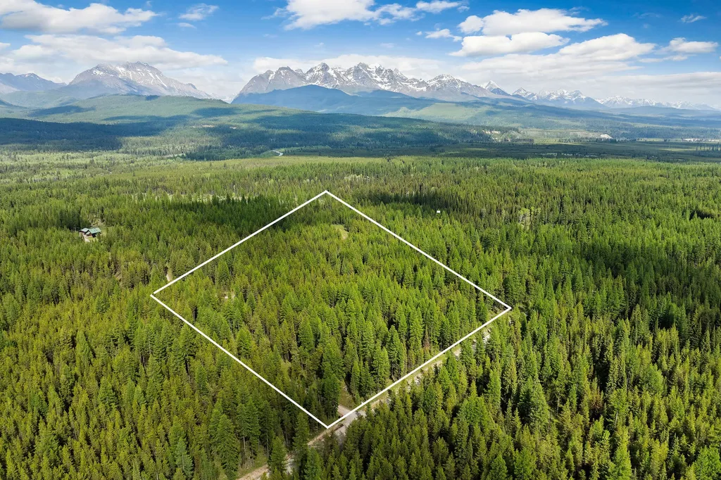 15633 North Fork Road Polebridge MT 59928