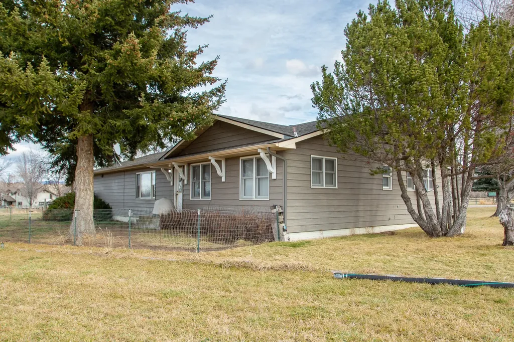 904 S Shoshone Loop Hamilton MT 59840