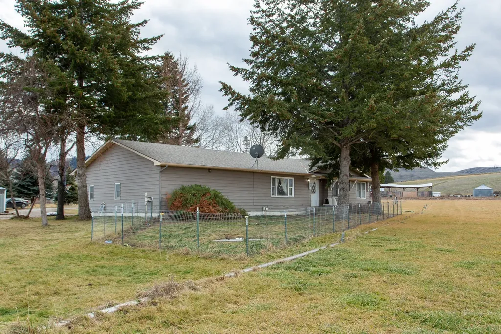 904 S Shoshone Loop Hamilton MT 59840