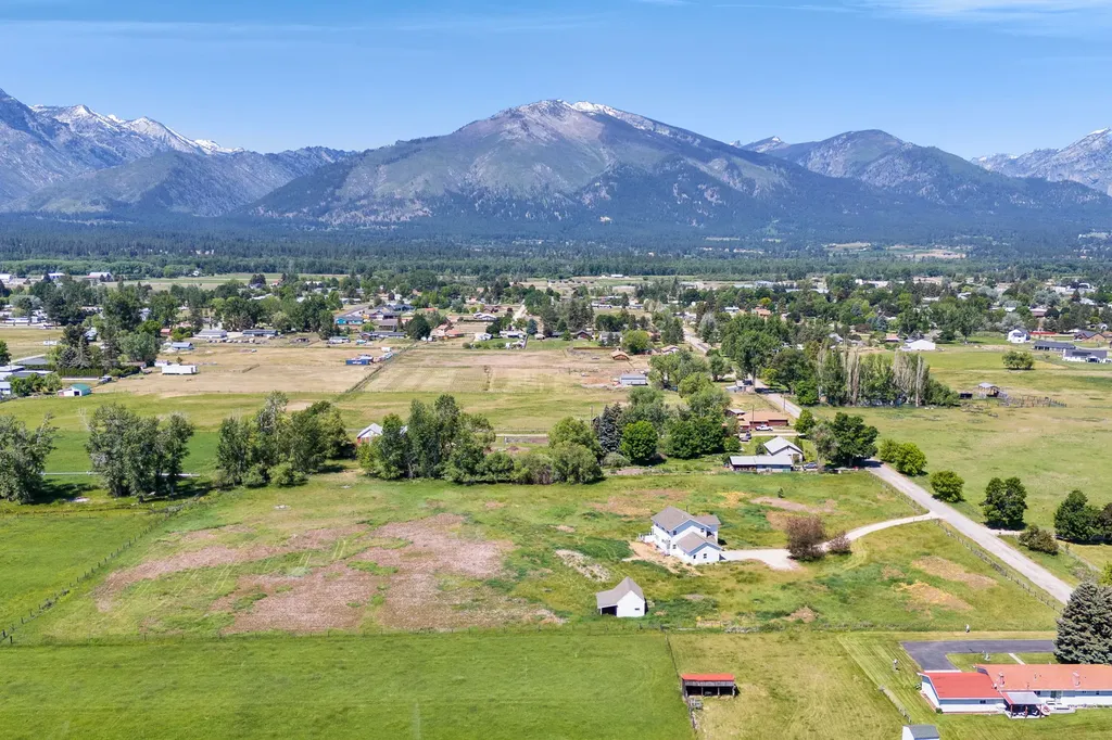 239 Lincoln Lane Hamilton MT 59840