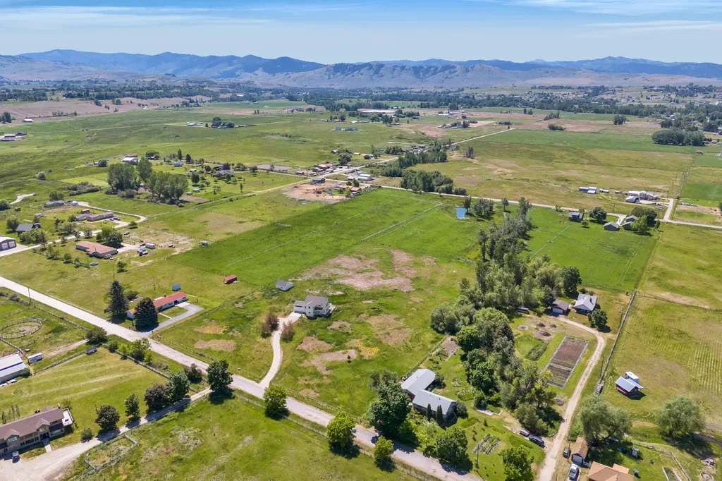 239 Lincoln Lane Hamilton MT 59840