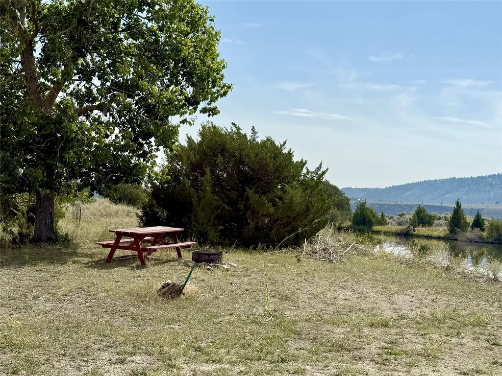 5810 Favorite Gulch Road Helena MT 59602