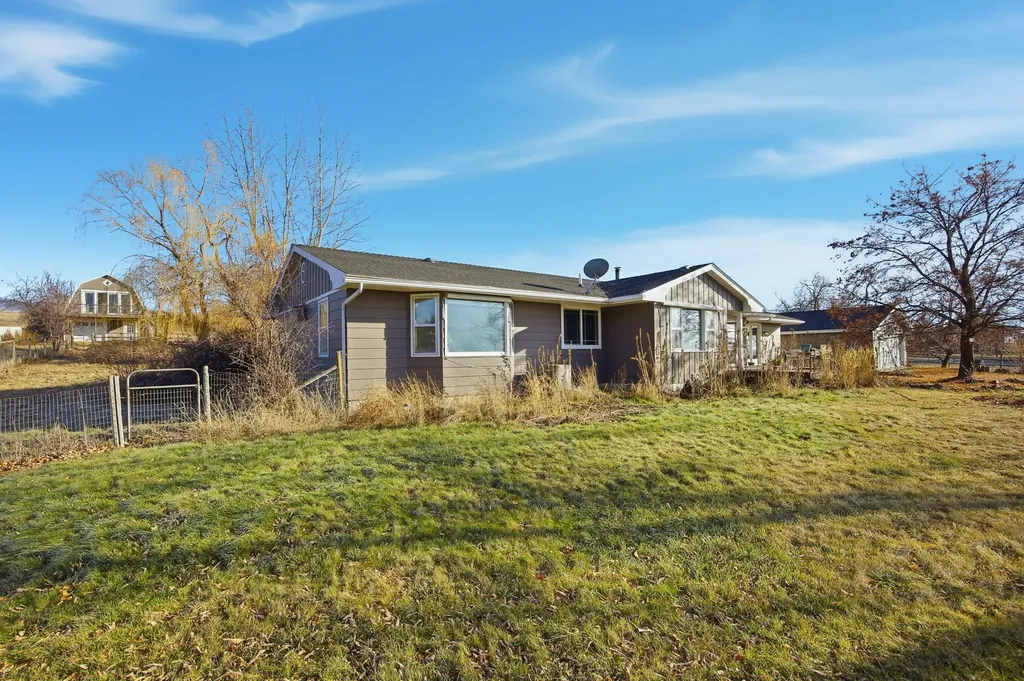 1948 Mountain View Orchard Road Corvallis MT 59828